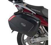 Norsk Motor Import AS Sideveskefester plx i stål for V35V37 vesker Honda XL1000V